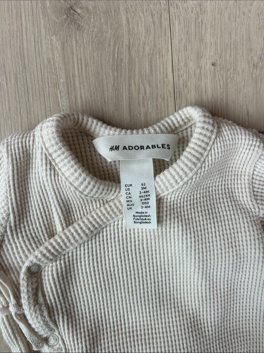 H&M adorables Soft Cream Waffle Knit Baby One-Piece Romper 3M